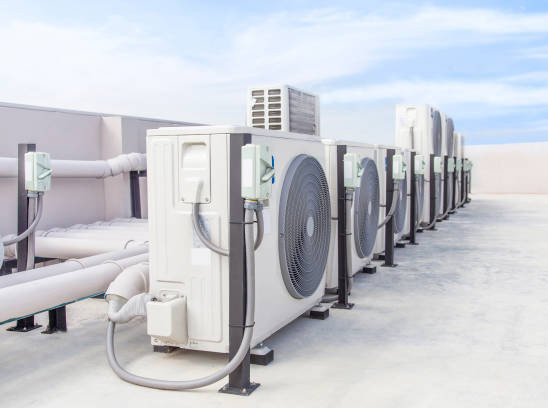 Air conditioning (HVAC) installed on the roof of industrial buildings.